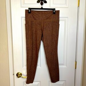 Athleta Salutation Stash Pocket II Printed 7/8 Tight Leggings Animal Print Sz L